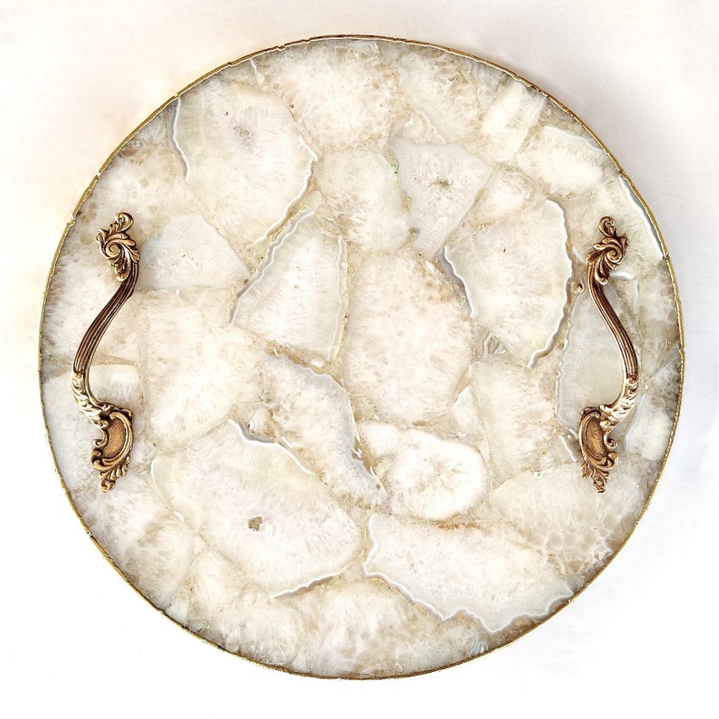 Bandeja de servicio de ágata blanca con asas de latón | Circular |