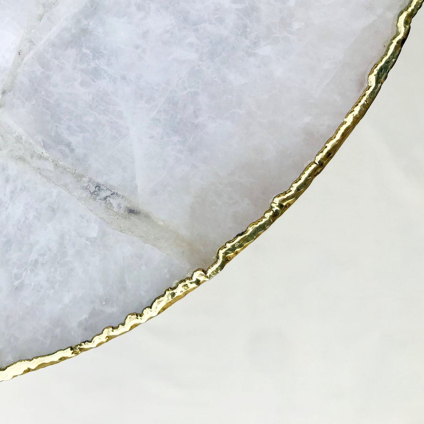 Table d'appoint/basse en agate blanche à bords arrondis