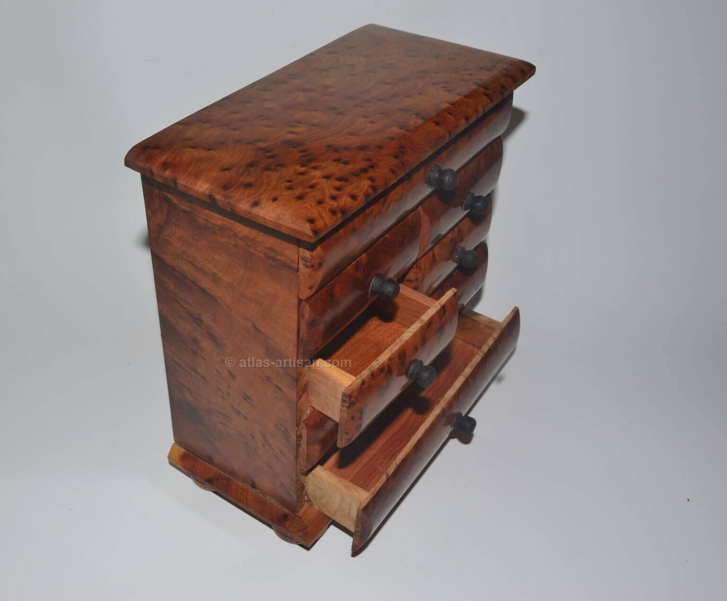 Jewelry chest of drawers